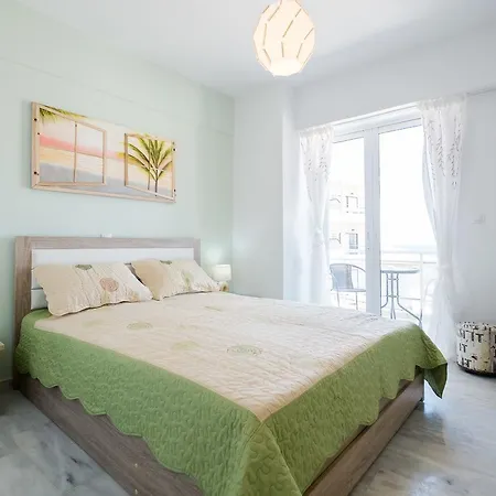 Апартаменты Cute Flat Next To Venetian Port Steps From Beach