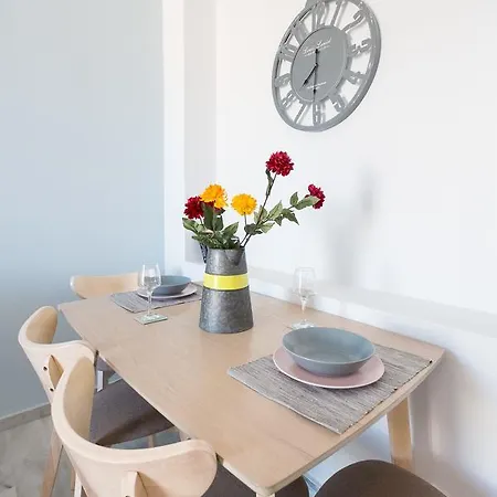 Cute Flat Next To Venetian Port Steps From Beach *