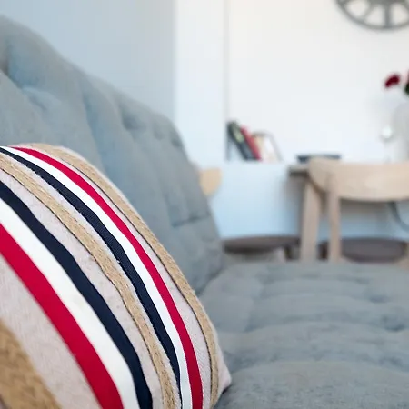 Cute Flat Next To Venetian Port Steps From Beach Ханья