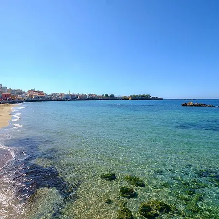 Cute Flat Next To Venetian Port Steps From Beach Апартаменты