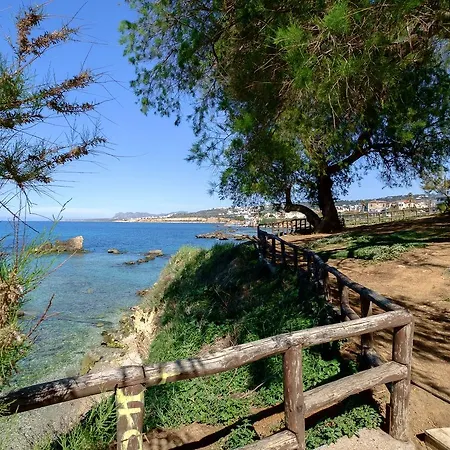 Cute Flat Next To Venetian Port Steps From Beach Апартаменты