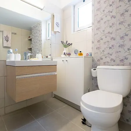 Cute Flat Next To Venetian Port Steps From Beach Ханья
