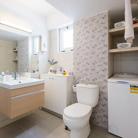 Cute Flat Next To Venetian Port Steps From Beach * Ханья