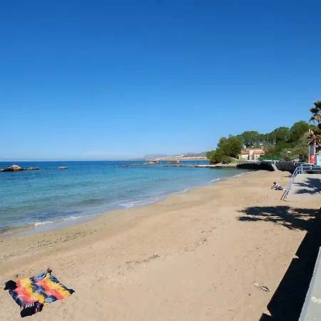 Cute Flat Next To Venetian Port Steps From Beach Апартаменты