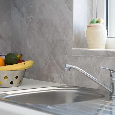 Cute Flat Next To Venetian Port Steps From Beach Апартаменты