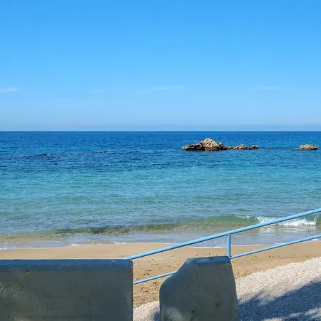Cute Flat Next To Venetian Port Steps From Beach
