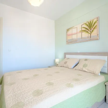 Cute Flat Next To Venetian Port Steps From Beach 아파트 *