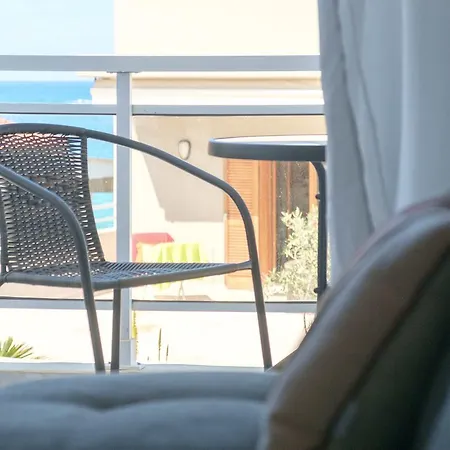 아파트 Cute Flat Next To Venetian Port Steps From Beach *