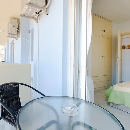 아파트 Cute Flat Next To Venetian Port Steps From Beach 하니아
