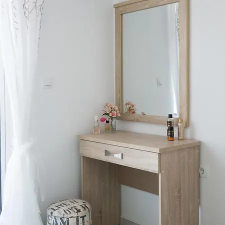Cute Flat Next To Venetian Port Steps From Beach 하니아
